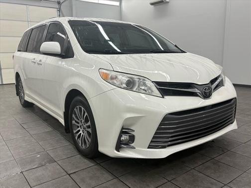 2019 Toyota Sienna XLE