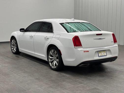 Bright White Clearcoat 2018 Chrysler 300 Touring
