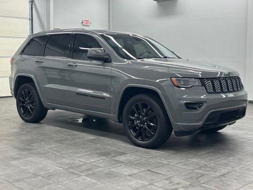 Sting-Gray Clearcoat 2022 Jeep Grand Cherokee Laredo