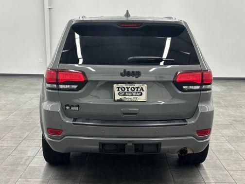 Sting-Gray Clearcoat 2022 Jeep Grand Cherokee Laredo