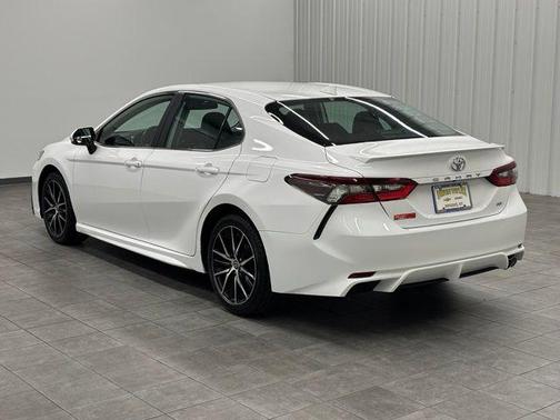 Ice 2024 Toyota Camry SE