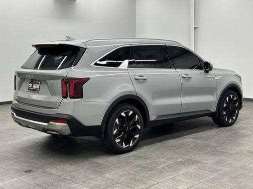 Wolf Gray 2025 Kia Sorento SX