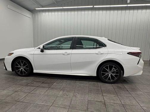 White 2022 Toyota Camry SE