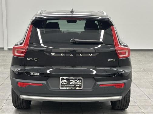 2024 Volvo XC40 B5 Core