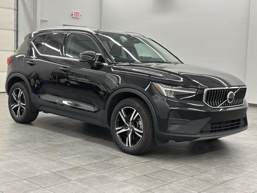 2024 Volvo XC40 B5 Core
