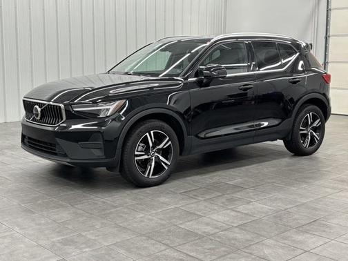 2024 Volvo XC40 B5 Core