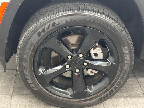 Bright White Clearcoat 2023 Jeep Grand Cherokee Altitude