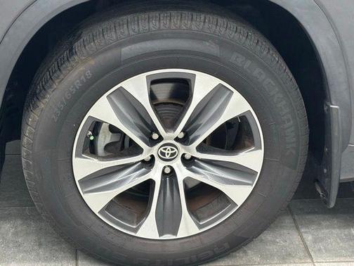 Magnetic Gray Metallic 2023 Toyota Highlander Hybrid XLE