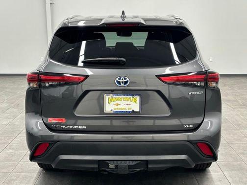 Magnetic Gray Metallic 2023 Toyota Highlander Hybrid XLE