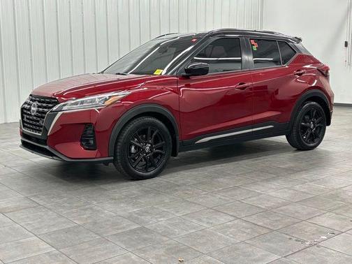 2022 Nissan Kicks SR