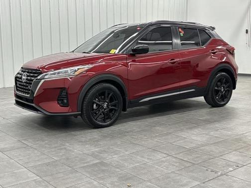 2022 Nissan Kicks SR