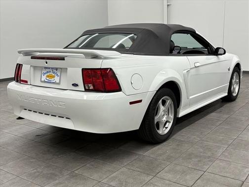 2004 Ford Mustang