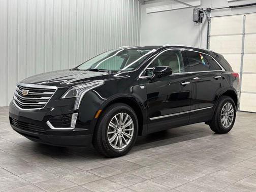 Stellar Black Metallic 2017 Cadillac XT5 Luxury