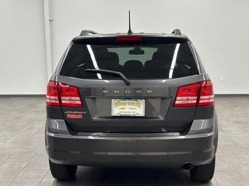 Granite Pearlcoat 2018 Dodge Journey SE