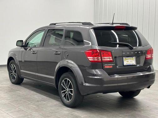 Granite Pearlcoat 2018 Dodge Journey SE