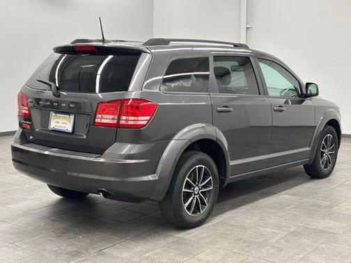 Granite Pearlcoat 2018 Dodge Journey SE