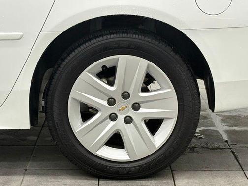 Summit White 2011 Chevrolet Impala LS