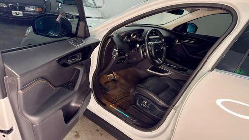 2019 Jaguar F-PACE 30t Prestige AWD 4dr SUV