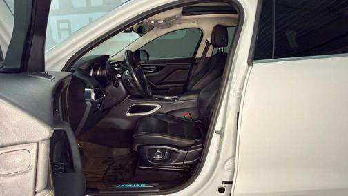 2019 Jaguar F-PACE 30t Prestige AWD 4dr SUV