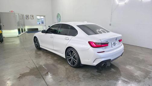 Mineral White Metallic 2019 BMW 330 xDrive