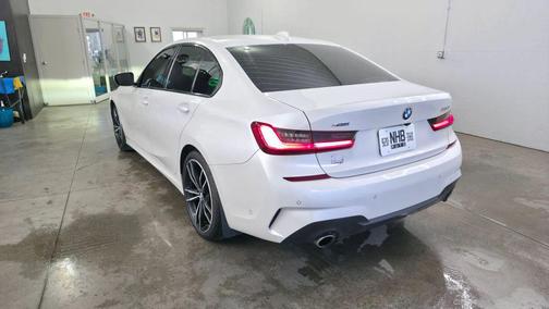 Mineral White Metallic 2019 BMW 330 xDrive