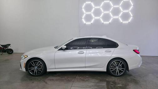 Mineral White Metallic 2019 BMW 330 xDrive