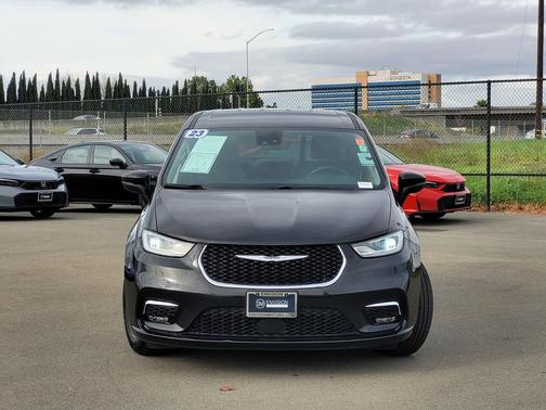 2023 Chrysler Pacifica Hybrid Touring L
