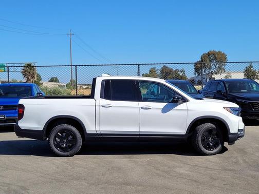 2025 Honda Ridgeline Black