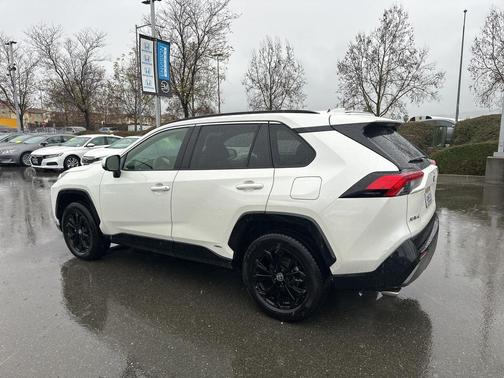 2022 Toyota RAV4 Hybrid SE