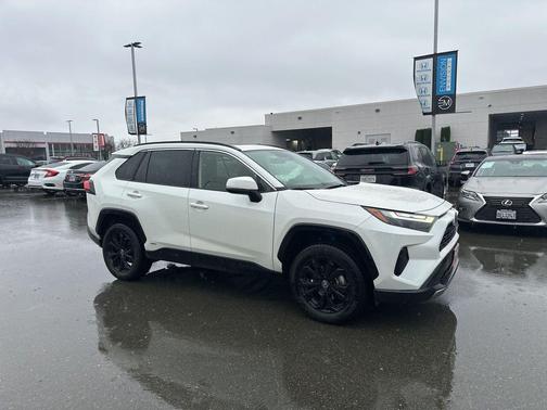 2022 Toyota RAV4 Hybrid SE