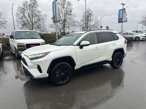 2022 Toyota RAV4 Hybrid SE