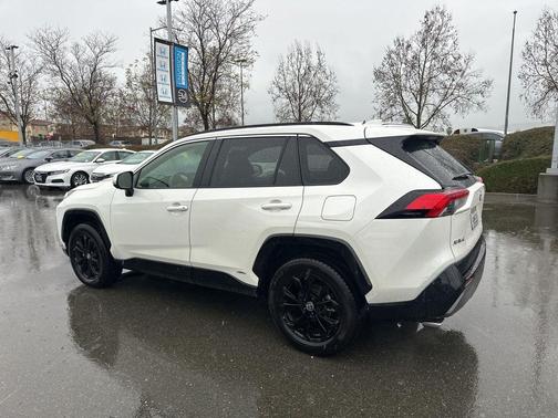 2022 Toyota RAV4 Hybrid SE