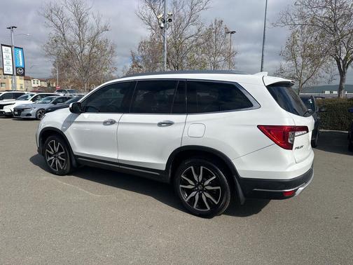 2021 Honda Pilot Touring 8-Passenger