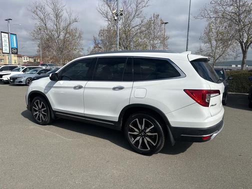 2021 Honda Pilot Touring 8-Passenger