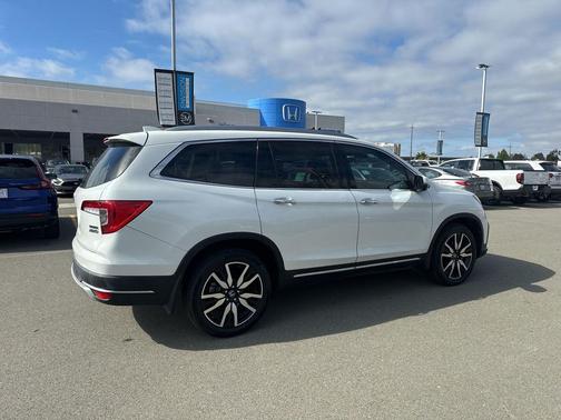 2021 Honda Pilot Touring 8-Passenger