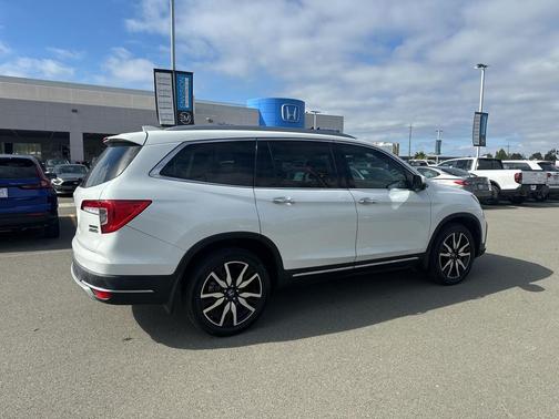 2021 Honda Pilot Touring 8-Passenger