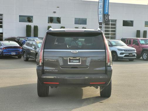 2018 Cadillac Escalade ESV Luxury