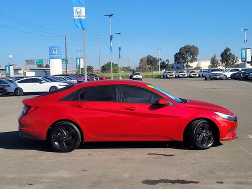 2021 Hyundai ELANTRA SEL