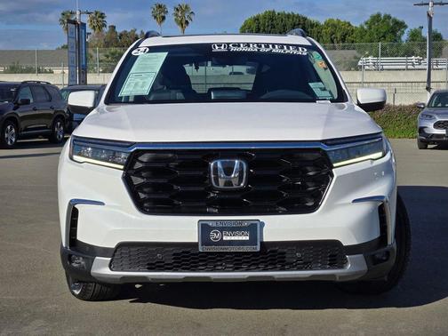 Platinum White Pearl 2024 Honda Pilot Touring 8-Passenger