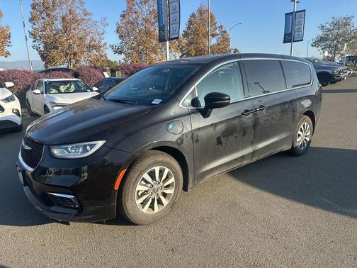 2023 Chrysler Pacifica Hybrid Touring L