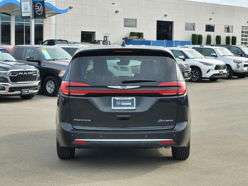 2023 Chrysler Pacifica Hybrid Touring L