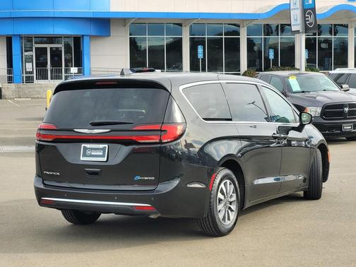 2023 Chrysler Pacifica Hybrid Touring L