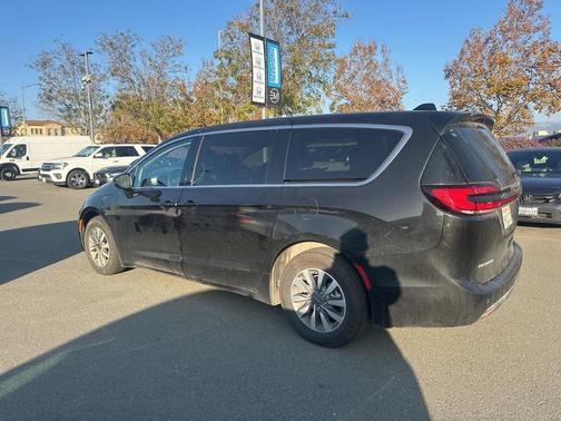 2023 Chrysler Pacifica Hybrid Touring L