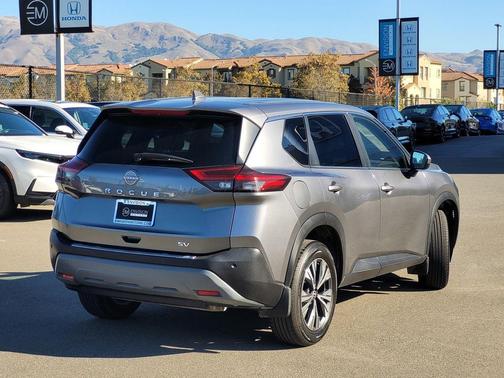 2022 Nissan Rogue SV