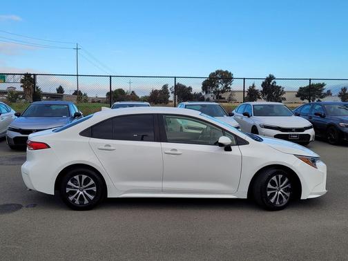 2022 Toyota Corolla Hybrid LE
