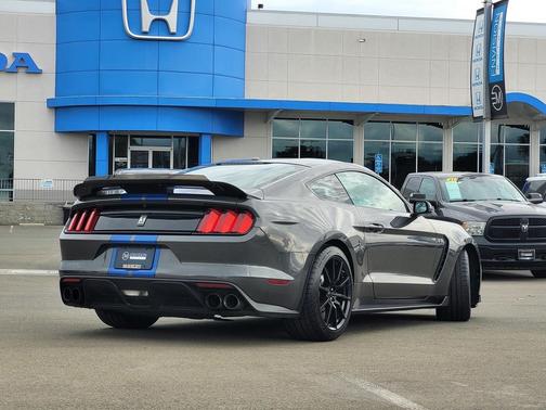 2017 Ford Shelby GT350 Base