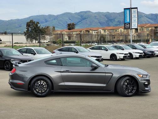 2017 Ford Shelby GT350 Base