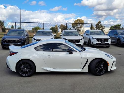 2025 Toyota GR86 Premium