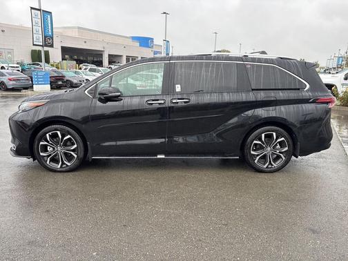 2025 Toyota Sienna Platinum
