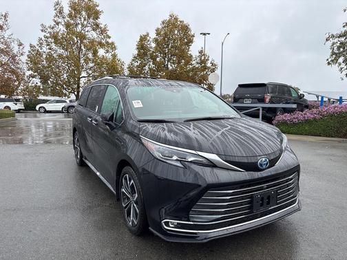 2025 Toyota Sienna Platinum